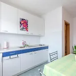 Charming With Balcony - Comfort One Bedroom Lejlighed Trogir