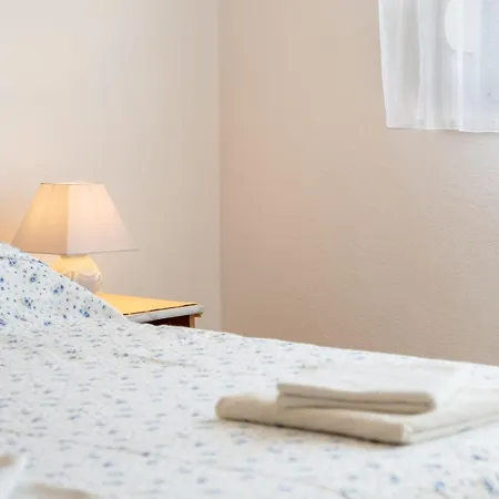 Charming With Balcony - Comfort One Bedroom 特罗吉尔