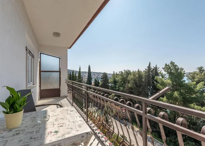 Charming With Balcony - Comfort One Bedroom 公寓 *