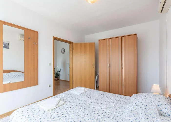 Charming With Balcony - Comfort One Bedroom 公寓 *