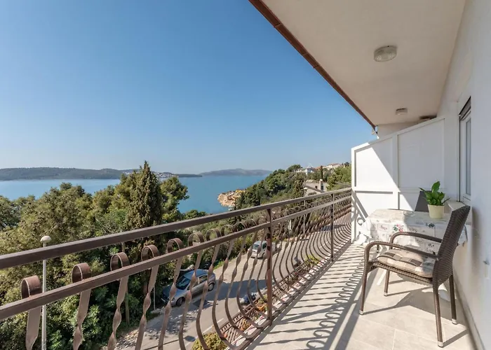 公寓 Charming With Balcony - Comfort One Bedroom 特罗吉尔