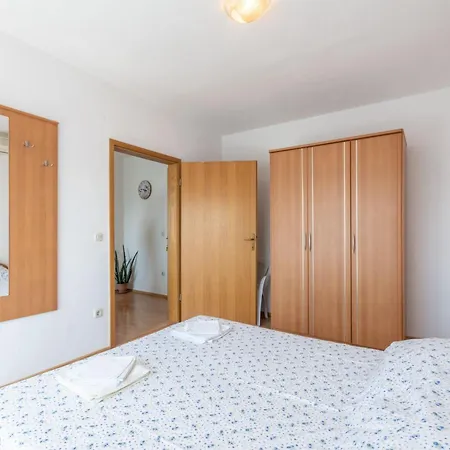 Charming With Balcony - Comfort One Bedroom Apartmán *